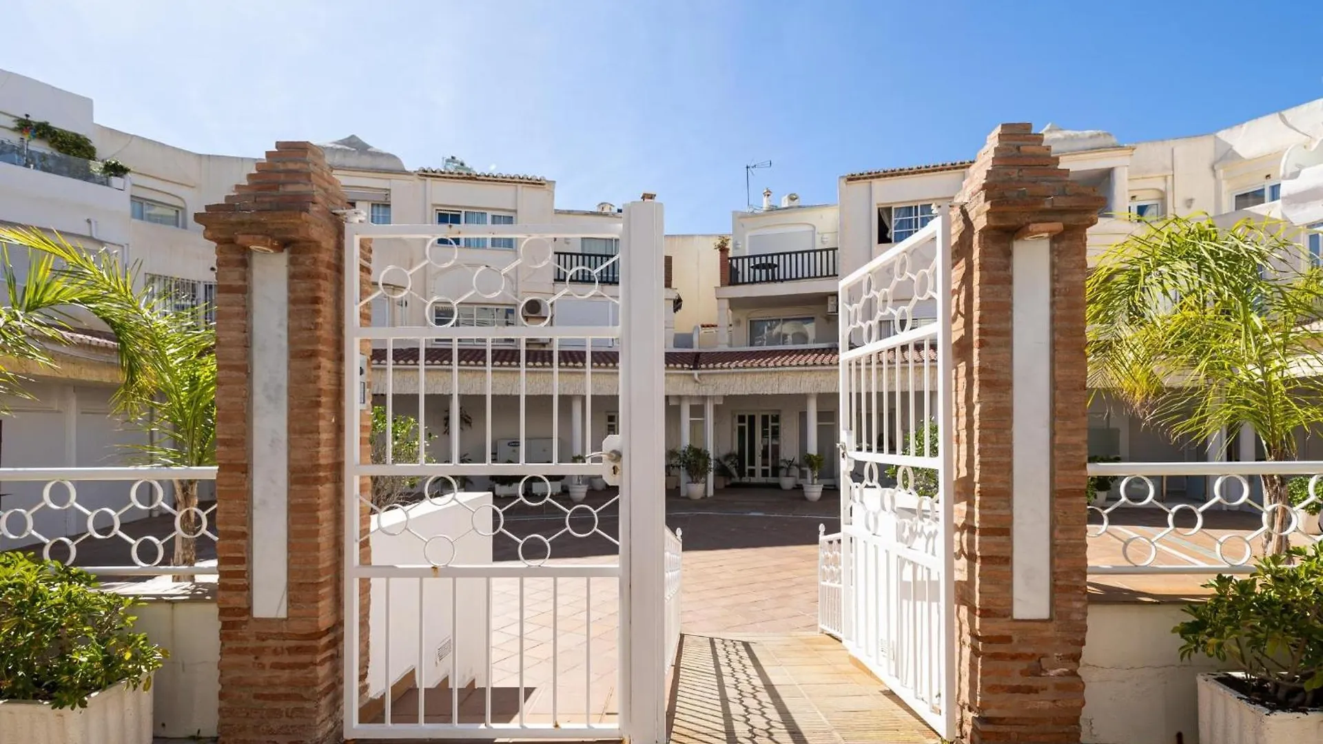 Dentro De Puerto Marina & Junto Playa & Patio Apartment Benalmadena Spain